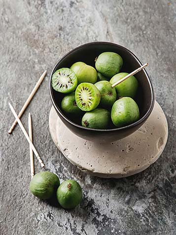 mini kiwi is eetbaar en kan je vaak al plukken in september